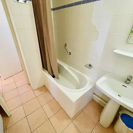Διαμέρισμα 2 Pieces Avec Terrasse, Piscine Chauffee, Proche Et Port - Fr-1-723-152